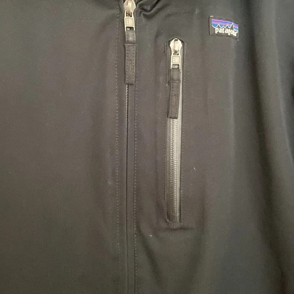 PATAGONIA sz L black 3 in one (outer shell only) h2no has zipper for extra layer - Picture 3 of 9